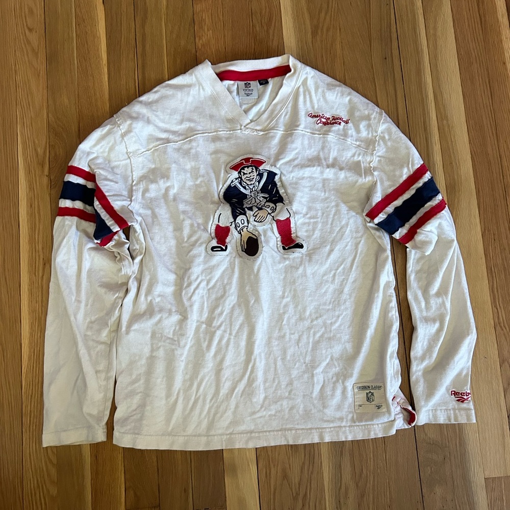 Used Men’s NFL vintage collection Reebok cream colored shirt size Medium